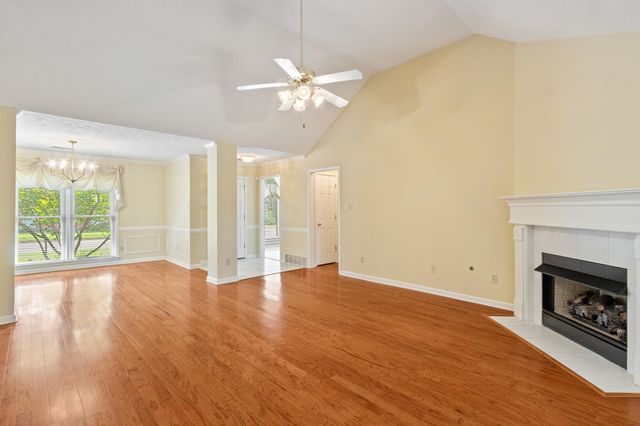 7486 APPLE YARD LN, Cordova, TN 38016