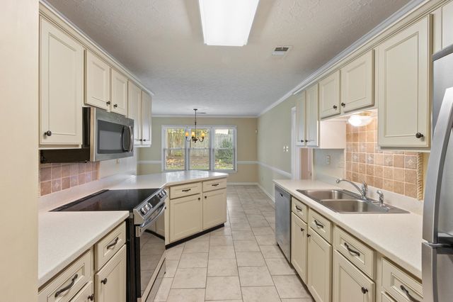 7486 APPLE YARD LN, Cordova, TN 38016