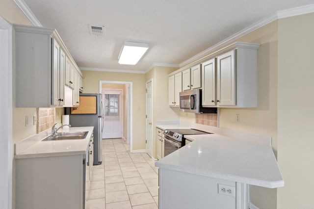 7486 APPLE YARD LN, Cordova, TN 38016