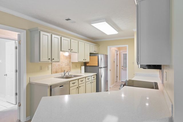 7486 APPLE YARD LN, Cordova, TN 38016