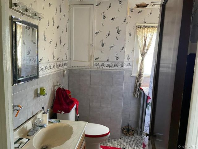 727 Beck Street, Uniondale, NY 11553