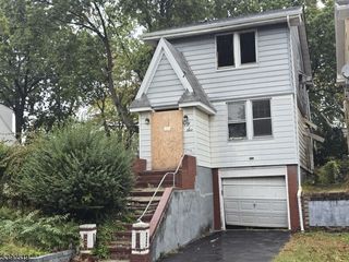 56 Fair St, East Orange City, NJ 07017