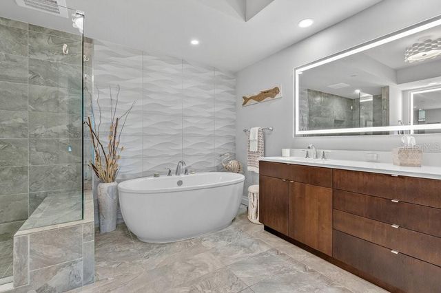 800 COLLANY ROAD 302, St Petersburg, FL 33715