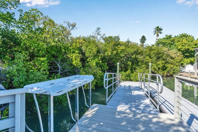 800 COLLANY ROAD 302, St Petersburg, FL 33715