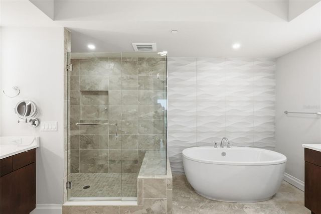 800 COLLANY ROAD 302, St Petersburg, FL 33715