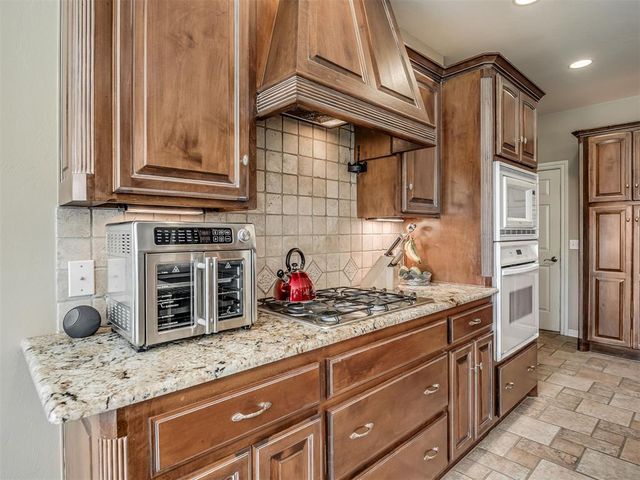 2716 NW 155th Street, Edmond, OK 73013