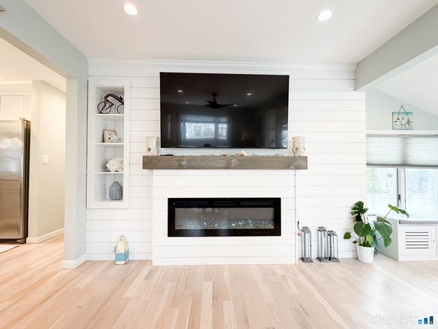 945 East Broadway, Milford, CT 06460