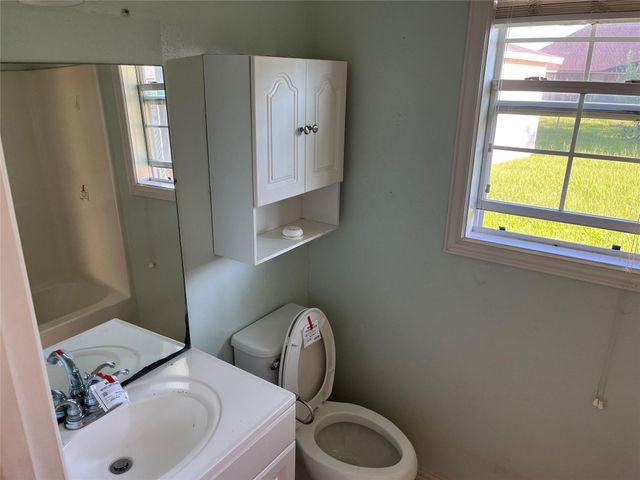 1405 Northview Drive, Angleton, TX 77515