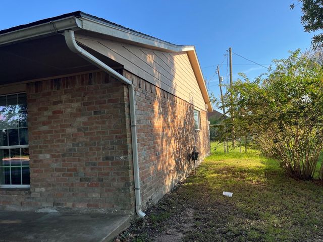 1405 Northview Drive, Angleton, TX 77515