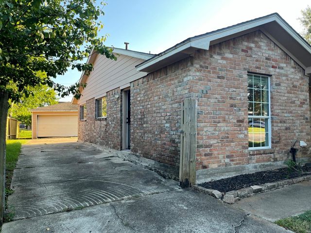 1405 Northview Drive, Angleton, TX 77515