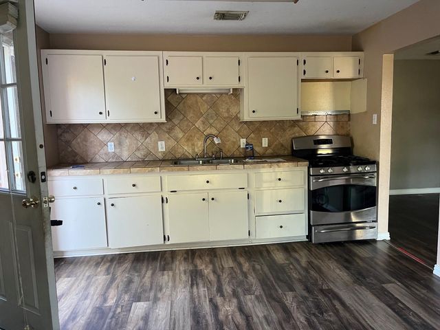 1405 Northview Drive, Angleton, TX 77515