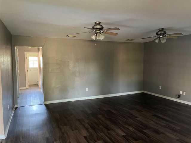 1405 Northview Drive, Angleton, TX 77515