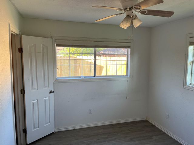 1405 Northview Drive, Angleton, TX 77515