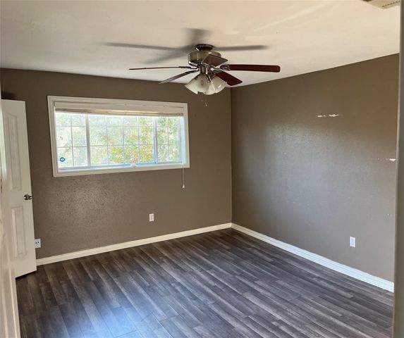 1405 Northview Drive, Angleton, TX 77515