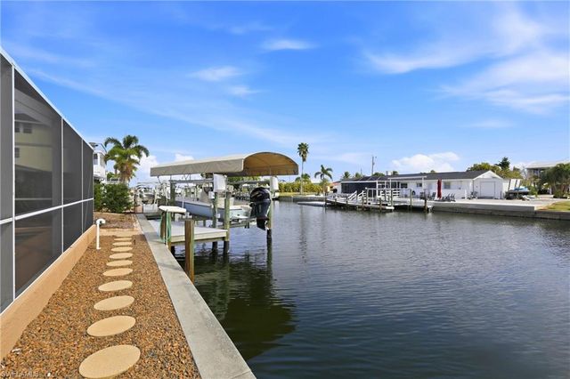 2859 Cheryl ST, Matlacha, FL 33993