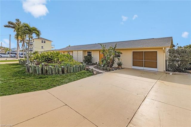 2859 Cheryl ST, Matlacha, FL 33993