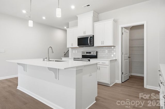 1304 Vibrant Road, Charlotte, NC 28215