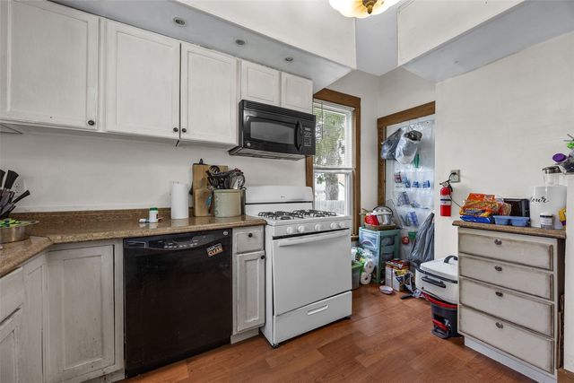 916 B Ave NW, Cedar Rapids, IA 52405