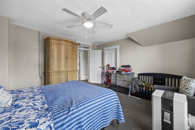 916 B Ave NW, Cedar Rapids, IA 52405