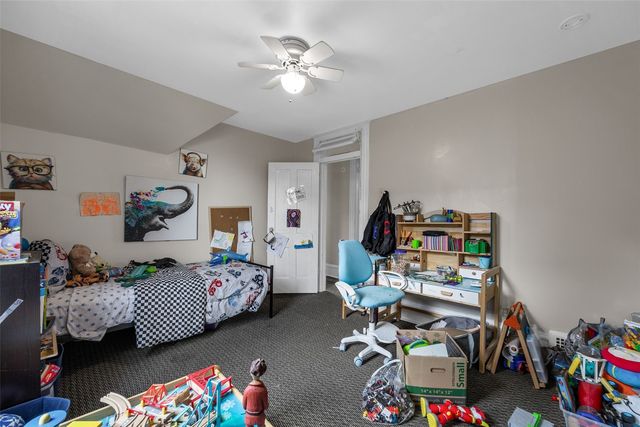 916 B Ave NW, Cedar Rapids, IA 52405