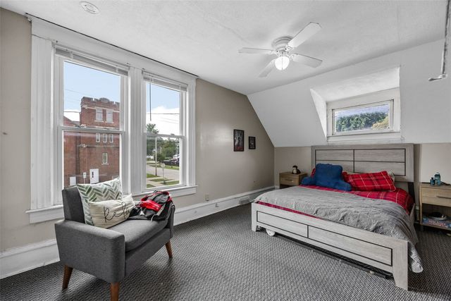 916 B Ave NW, Cedar Rapids, IA 52405