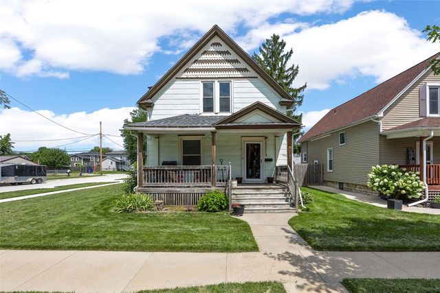 916 B Ave NW, Cedar Rapids, IA 52405