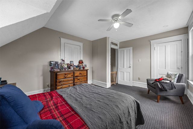 916 B Ave NW, Cedar Rapids, IA 52405