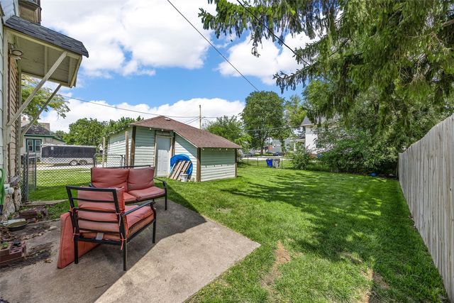 916 B Ave NW, Cedar Rapids, IA 52405