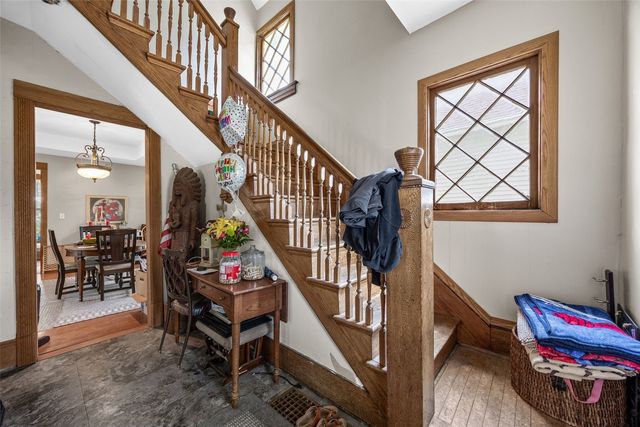 916 B Ave NW, Cedar Rapids, IA 52405