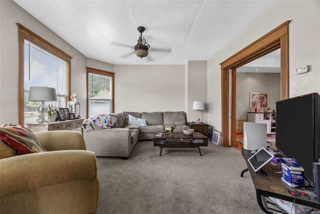 916 B Ave NW, Cedar Rapids, IA 52405