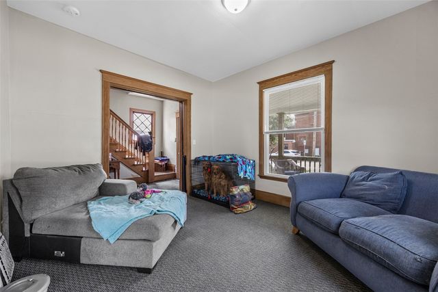 916 B Ave NW, Cedar Rapids, IA 52405