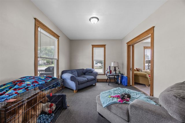 916 B Ave NW, Cedar Rapids, IA 52405
