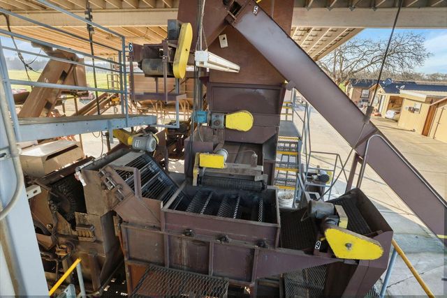 5725 N Wall Rd, Linden, CA 95236