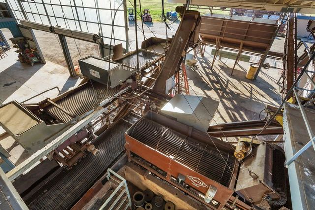 5725 N Wall Rd, Linden, CA 95236