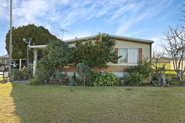 5725 N Wall Rd, Linden, CA 95236