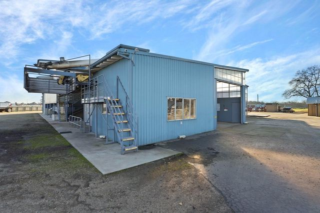 5725 N Wall Rd, Linden, CA 95236