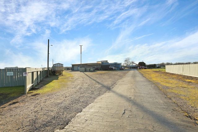 5725 N Wall Rd, Linden, CA 95236