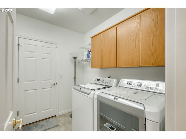 5242 Nw CRADY Ln, Portland, OR 97229