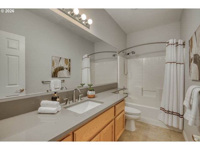 5242 Nw CRADY Ln, Portland, OR 97229