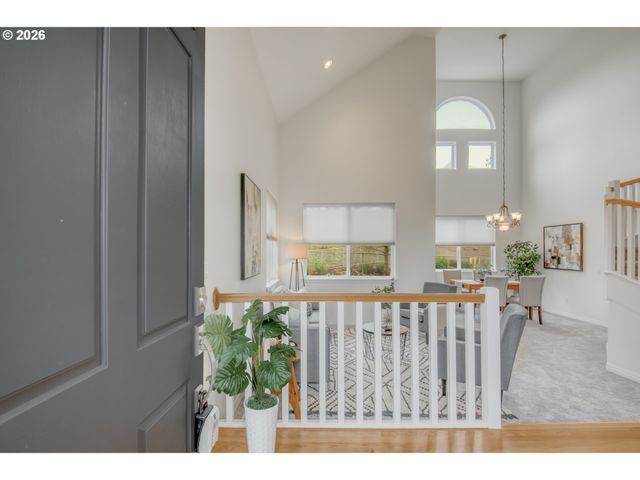 5242 Nw CRADY Ln, Portland, OR 97229