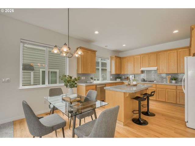 5242 Nw CRADY Ln, Portland, OR 97229