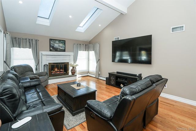 77 Van Buren Street, Port Jefferson Station, NY 11776