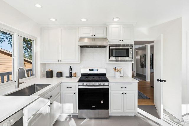 1036 Lea Dr, San Rafael, CA 94903