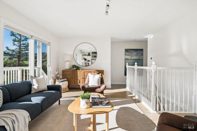 1036 Lea Dr, San Rafael, CA 94903