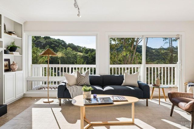 1036 Lea Dr, San Rafael, CA 94903