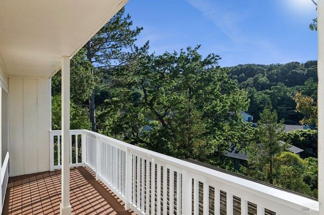 1036 Lea Dr, San Rafael, CA 94903