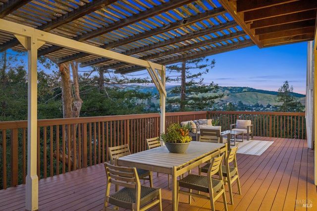 1036 Lea Dr, San Rafael, CA 94903