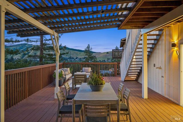 1036 Lea Dr, San Rafael, CA 94903