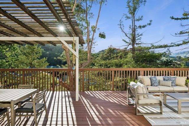 1036 Lea Dr, San Rafael, CA 94903