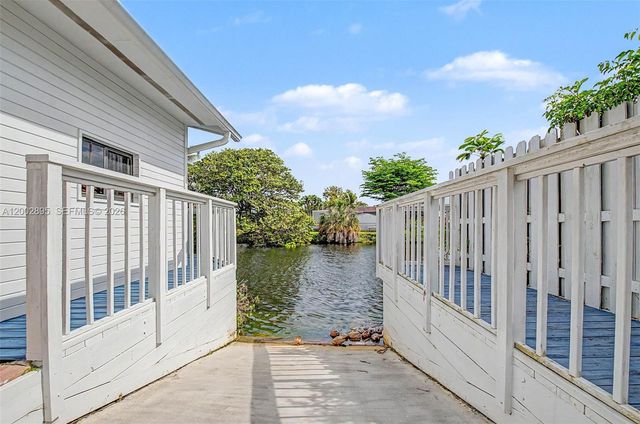 10841 SW 68th Dr, Miami, FL 33173